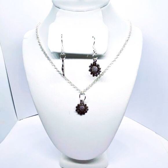Silver-Tone Sunflower Necklace Earring Set - Picture 1 of 3